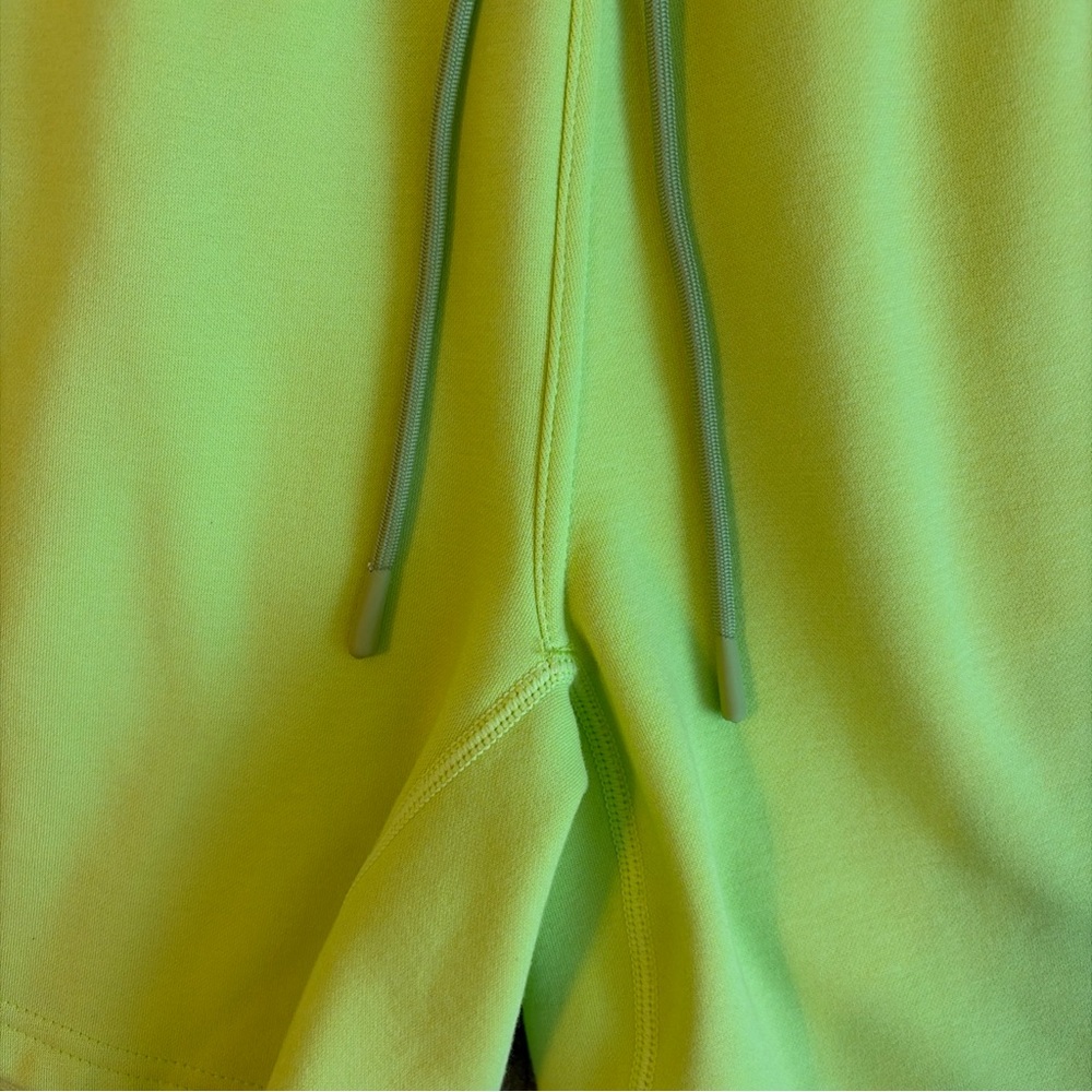 Fabletics Men’s Sz L The Go To Short in Green Vivid Lime - Picture 3 of 6